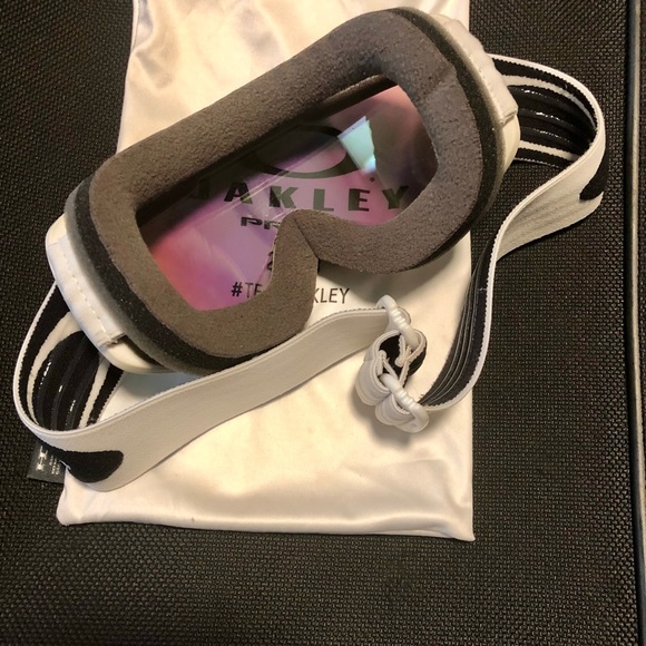 Oakley Prizm Goggles - Picture 2 of 7